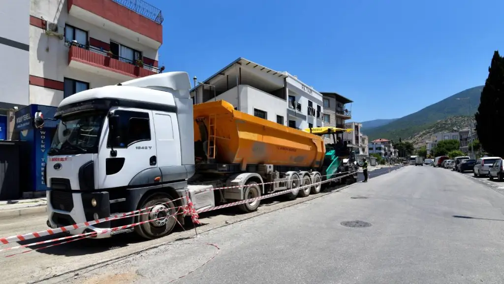 Ambulansların Hızlı Ulaşımı İçin Bornova’da Yeni Yol Açıldı