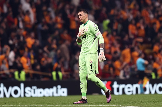 Muslera ayrılığı gözyaşlarıyla açıkladı: "Yarın son maçıma çıkacağım" - 6. Foto