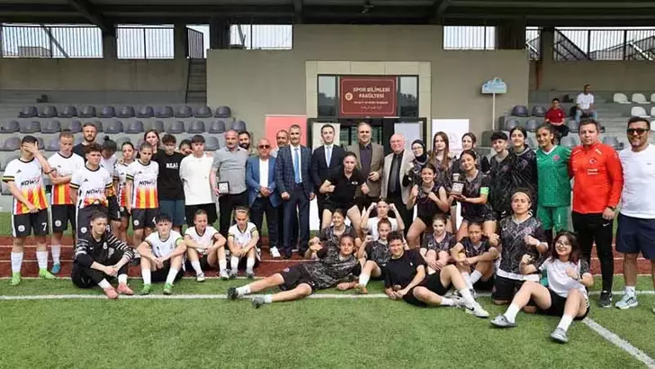 Ural Aküzüm’den kadın futbolu vurgusu: Geniş kitlelere ulaşmalı