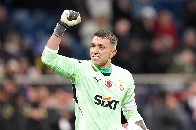 Muslera ayrılığı gözyaşlarıyla açıkladı: "Yarın son maçıma çıkacağım" - 3. Foto