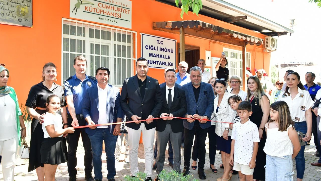 Çiğli’de Cumhuriyet Kütüphanesi Açıldı