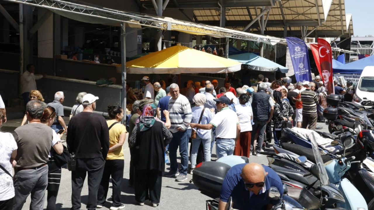 Aydın Büyükşehir’den Kuşadası’nda Fide Dağıtımı Gerçekleştirildi
