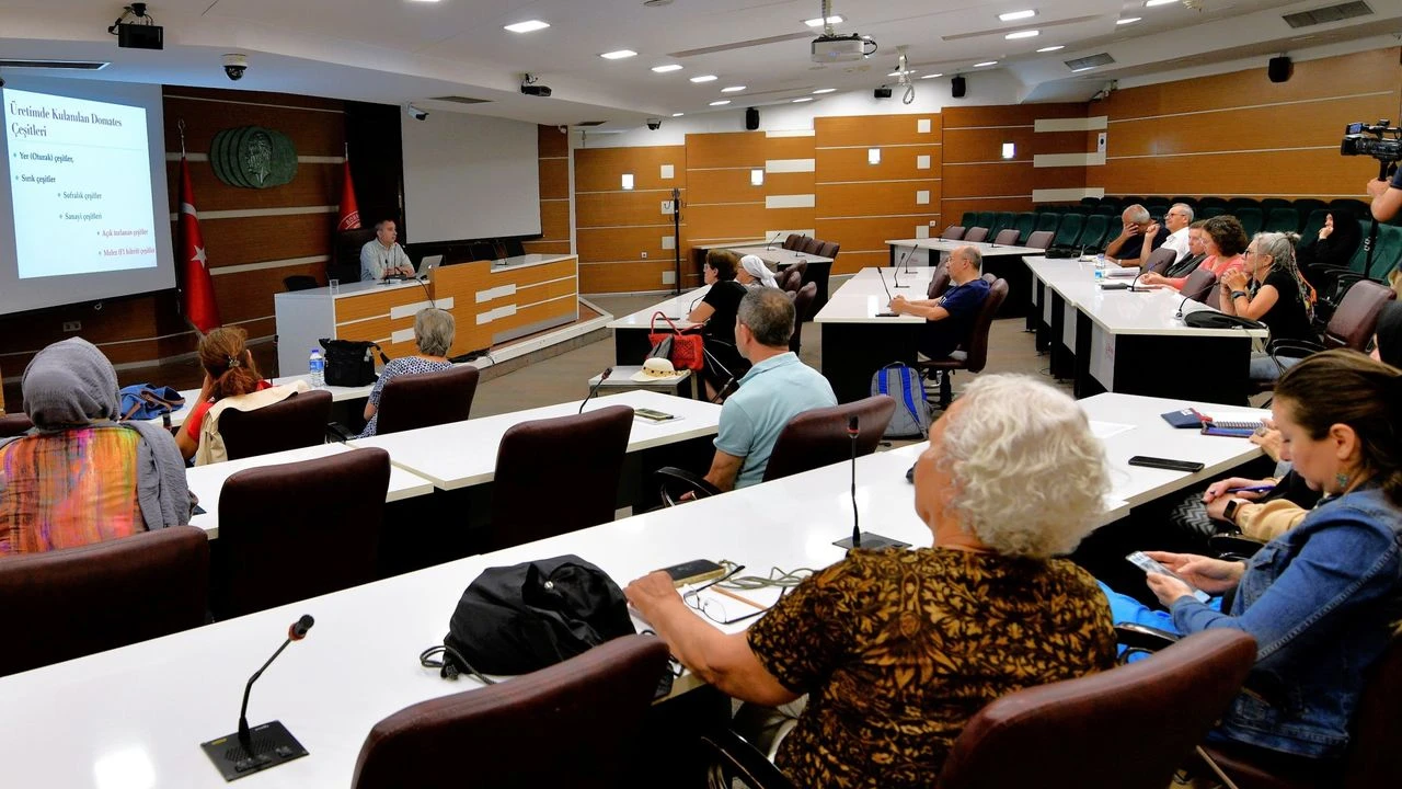 Bornova’da Sebze Yetiştiriciliği Eğitimi Gerçekleştirildi